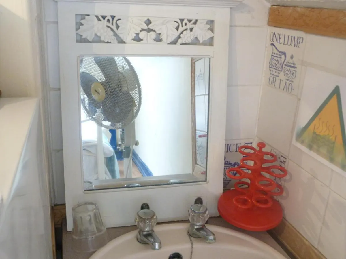 Ms Mccreadys Guest House 동커스터 2*,