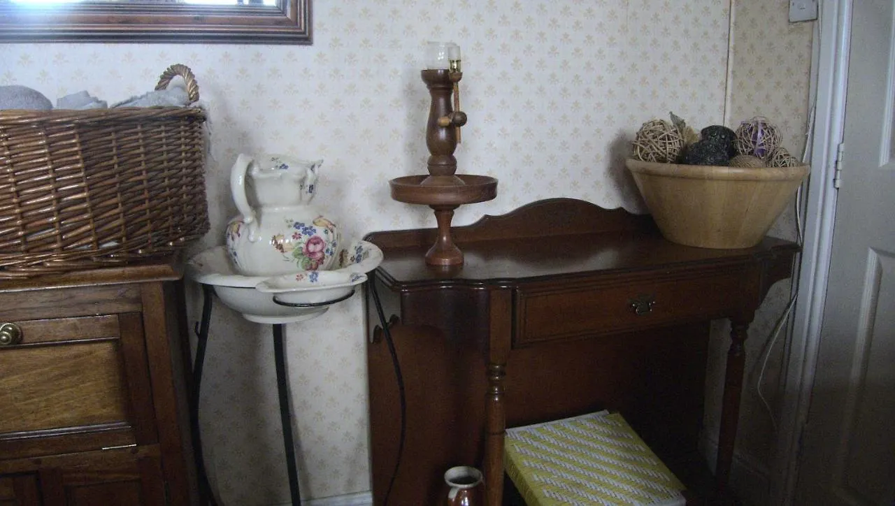 B&B Ms Mccreadys Guest House 동커스터