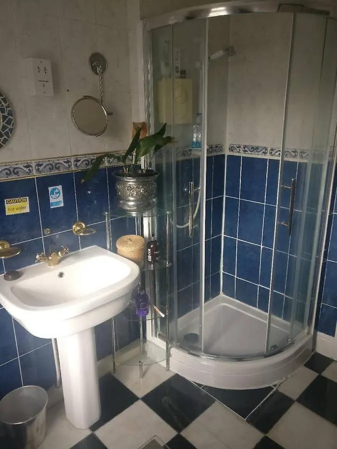 Ms Mccreadys Guest House 동커스터 B&B